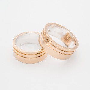 ALIANÇA MOEDA QUADRADA 8.M.M COM 2 CORTES LATERAL RETA POR DENTRO