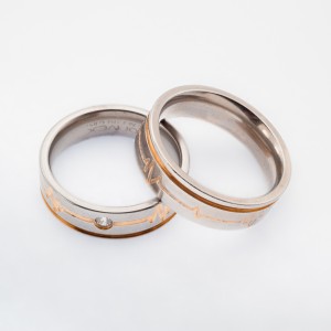 ALIANÇA AÇO QUADRADA 6M.M BATIMENTO CARDÍACO ANATÔMICA POR DENTRO