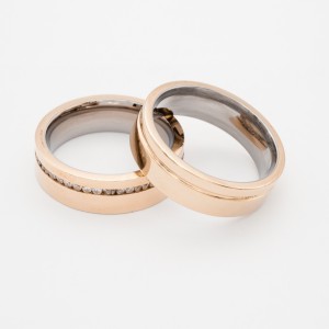 ALIANÇA MOEDA QUADRADA  6.M.M CRAVEJADA ANATOMICA POR DENTRO